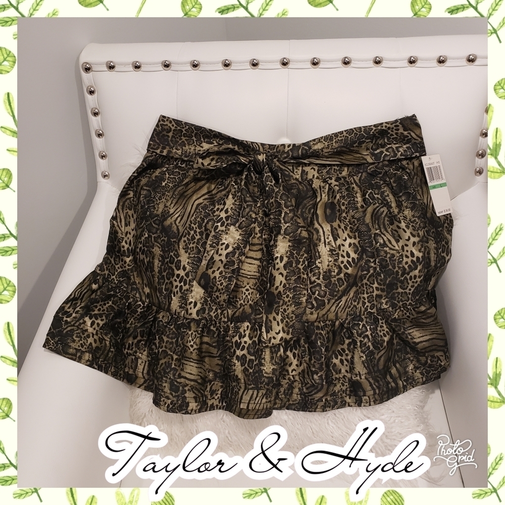 Green silky skirt leopard print large mini Taylor